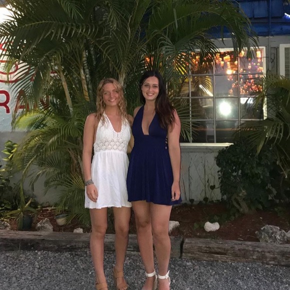 Meet your Posher, Nicole - Picture 2 of 3